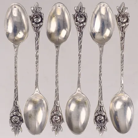 6 Skedar med blomdekor, längd 9cm, silver 925/1000 Vikt: 46,9 g
