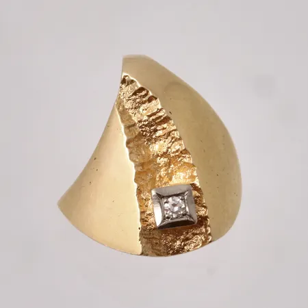 Hänge i 18K guld, mått 13,8x15,5mm, 1st diamant, mått, Ø1,5mm, 8/8 slipad, vikt 1,93g.