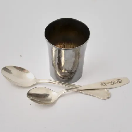 Diverse defekt silver, 830/1000, vikt 75,89g.