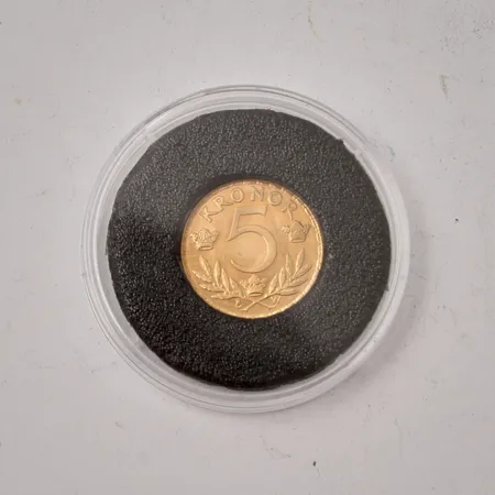 Guldmynt 5kr, Ø 16mm, GUSTAV V SVERIGES KONUNG, 1920 i myntkapsel,21,6K, vikt 2,24g.