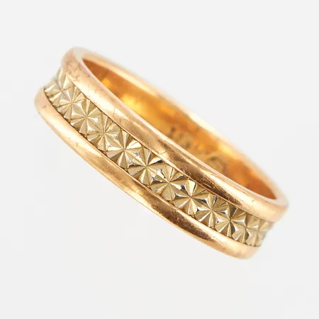 Ring stl: 15¾, bredd: 4,5mm, 18K