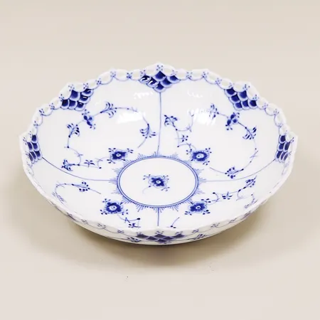 Fat, Royal Copehagen, Musselmalet, helblond, nr 1018, Ø21cm, höjd ca 6cm Skickas med postpaket.