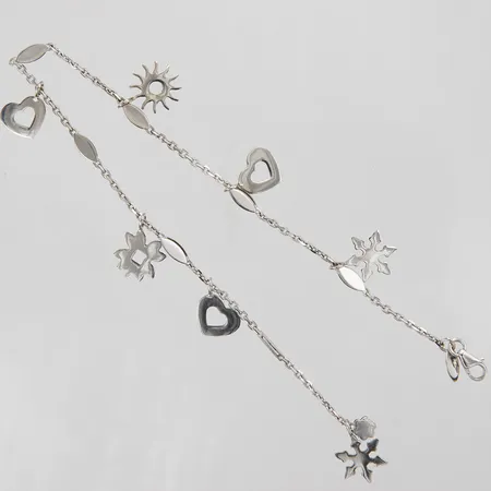 Vristlänk, Ankarlänk, längd:27cm, bredd:2mm, 14 berlocker, vitguld, 18K. Vikt: 9,8 g