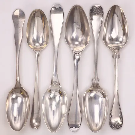 6 Skedar, längd 21-22cm, udda delar, fyra med gravyr, silver 830-925/1000  Vikt: 327,5 g