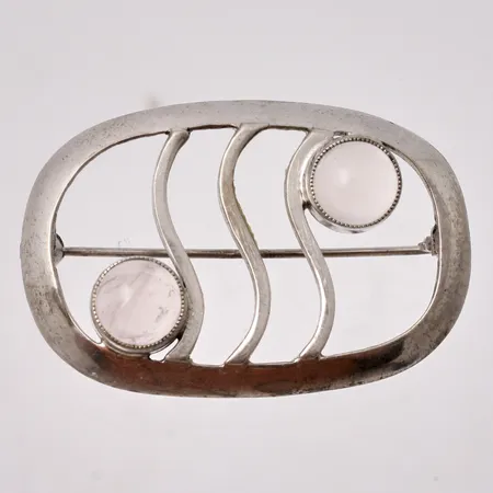  Brosch i silver, mått 28x42cmm, 2st Rosenkvarts, mått Ø8mm, 830/1000, vikt 9,53g.