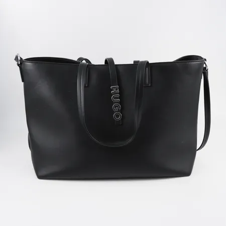 Väska Mel Hugo Boss , märkning tag 50472894, mått ca 36x30x12cm, stort innerfack med dragkedja som en avdelare, mindre fack med dragkedja, öppna fack 3st, bra bruksskick något slitet på knapplåset Vikt: 0 g Skickas med postpaket.