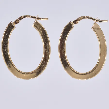 Ett par örhängen, längd: ca 2,5cm, bredd: ca 2mm, 18K Vikt: 3,1 g