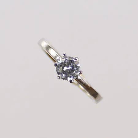 Ring med vit sten, stl 16, bredd 3-6mm, silver 925/1000, 1,6g Vikt: 1,6 g