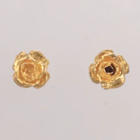 Ett par örhängen med rosor, ca Ø7-8mm, 14K  Vikt: 1,4 g