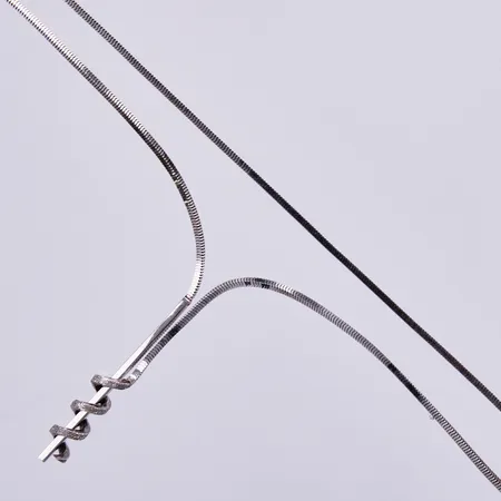 Collier, total längd ca 58,5cm, bredd ca 2-8mm, reglerbar längd, 925/1000 silver Vikt: 11,7 g