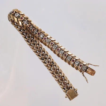Armband med 23xca0,02ct diamanter och röda stenar 20cm, bredd 10mm, 18K  Vikt: 56,7 g