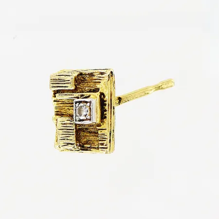 Ett udda örhänge, 8x7mm, 8/8-slipad diamant ca 0,02ct, skevt stift, 18K. Vikt: 0,9 g