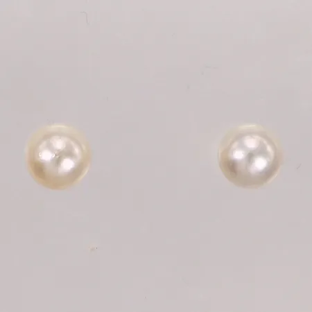 Ett par örhängen med odlade pärlor Ø5,3mm, omaka snurrebussar, 18K  Vikt: 1 g