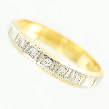 Ring, diamanter 5 x ca 0,02ct, stl 18½, gul/vitguld, 18K.  Vikt: 3,4 g