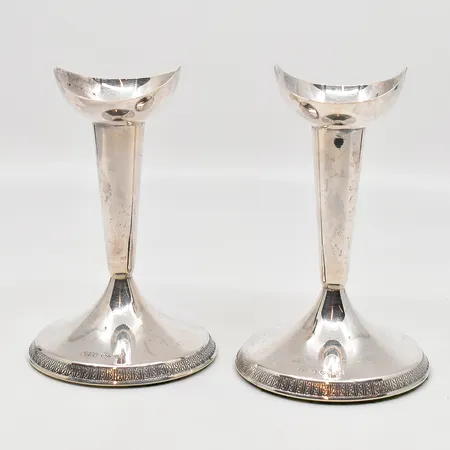 Ett par ljusstakar, höjd 13cm, GAB 1964, fylld botten, silver Vikt: 309,4 g