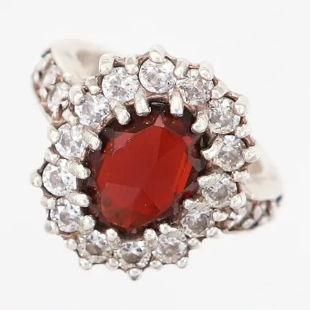 Ring med brun samt vita stenar, stl 14¾, bredd: 3-16,5mm, silver 925/1000 Vikt: 5,2 g