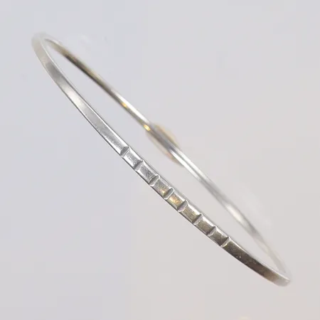 Armring, innermått ca 67mm, bredd 2-3mm, BUL, (Bengt Liljedahl Formgivare & Silversmed, Stockholm 1960) silver 925/1000 Vikt: 9,2 g
