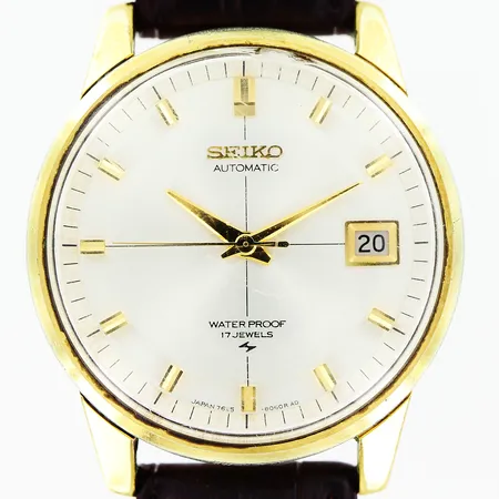 Herrur Seiko, sportsmatic, automatisk, Ø37mm, datum, repor och sprickor i plexiglas, gravyr, slitage på doublé 