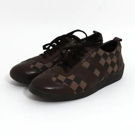 Ett par skor/sneakers Louis Vuitton, stl stl 8/Eu: 42, märkta: GO 055, Damier sneaker, bruna skinndetaljer, lättare bruksskick, extra inläggssula, dustbag med fläckar