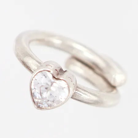 Ring KumKum hjärta med vit sten, stl 14¾, bredd: 2,5-7mm, justerbar skena, silver 925/1000 Vikt: 4,8 g