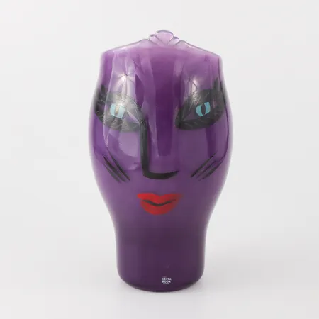 Vas Kosta Boda "Open Mind", Ulrica Hydman-Vallien, signerad 2040906, höjd ca 26 cm.OBS! Skickas tidigast 4/8 pga. semesterstängt. Vikt: 0 g Skickas med postpaket.
