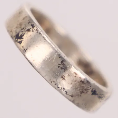 Ring, stl 20¾, bredd 5,8mm, silver 925/1000 Vikt: 7,3 g