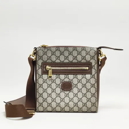 Väska, Gucci GG Crossbody Bag, modellnr: 68102192THG, 23,5cm x 21cm x 4,5cm, mönstrad canvas med detaljer i läder, beslag i gulmetall, visst färgbortfall från dragkedja, smutsigt innerfoder, dustbag, kvitto Birger Jarlsgatan 2022.