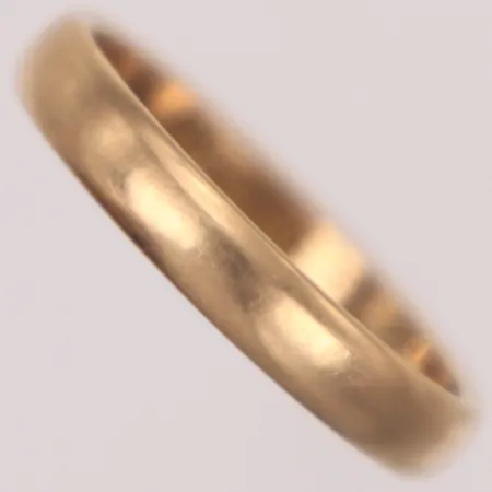 Ring, stl 16¾, bredd 3,2mm, gravyr, 18K  Vikt: 3,1 g
