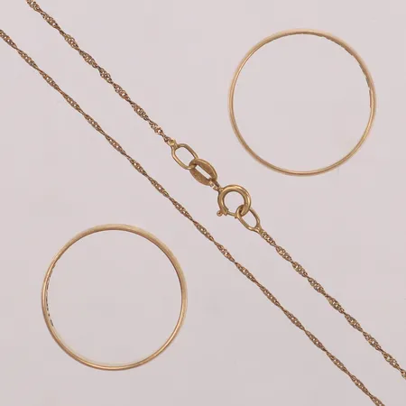 2 Ringar, gravyr, 1 Kedja, 18K  Vikt: 4,6 g
