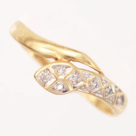 Ring med diamanter ca 6x0,01ct, stl 19, bredd: 1,5-7mm, skev skena, 18K Vikt: 1,7 g
