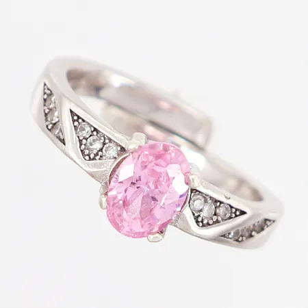Ring med rosa samt vita stenar, stl 15¼, bredd: 2,5-7mm, justerbar skena, silver 925/1000 Vikt: 3,1 g