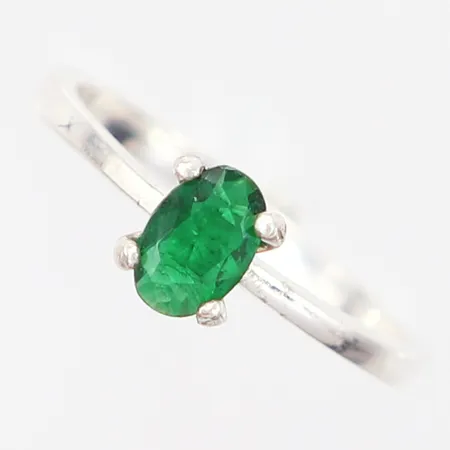 Ring med grön sten, stl 16, bredd: 2-6mm, silver 925/1000 Vikt: 1,4 g