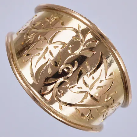 Gotlandsring, Ø ca 18½, bredd: ca 5-15mm, Odds Guld Visby, 18K  Vikt: 4,1 g