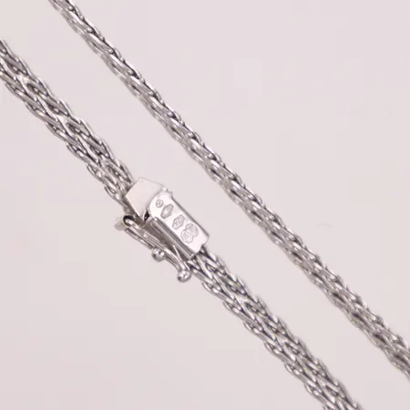 Collier, längd 40,5cm, bredd 3,8mm, vitguld, en länkbit trasig, 18K  Vikt: 16,7 g