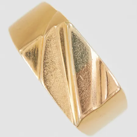Klackring, Ø18¼, bredd:4-9,5mm, skev, 18K.  Vikt: 6,5 g