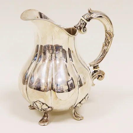 Kanna på fötter, höjd 16cm, 830/1000 silver Vikt: 387 g