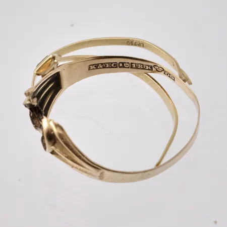 Defekt guld, 18K, vikt 1,68g.