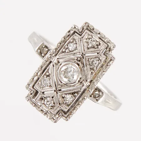 Ring vitguld med diamanter, 1x0,07ct 6x0,02ct, stl 14¾,  mått framtill ca 15x8mm, 14K Vikt: 2,7 g