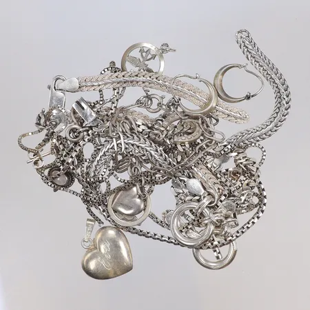 Diverse silver, gravyr, defekt/av Silver 830-925/1000 Vikt: 48,9 g