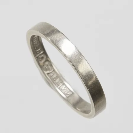 Ring, Ø17, bredd: 2,5mm, vitguld, behov av omrodiering, svenska stämplar, 18K Vikt: 3 g