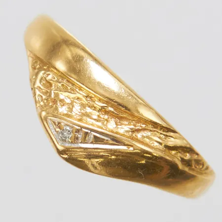 Ring, vit sten, Ø17, bredd: 1,6-7,5mm, tvåfärgad, svenska stämplar, 18K Vikt: 2,2 g