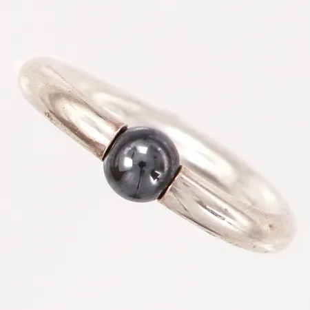 Ring med Hematit, stl 18¼, bredd: 3,5-6mm, silver 925/1000 Vikt: 6,8 g