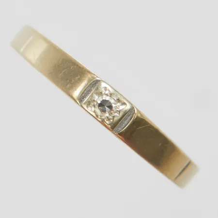 Ring, diamant 1 x ca.0,01ct, Ø16¾, bredd: 1,7-2,7mm, vitguld, 18K Vikt: 1,4 g