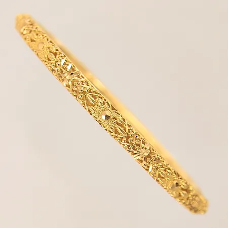 Armring med dekor, Ø59,6mm, bredd: 4,9mm, 22K  Vikt: 13,3 g