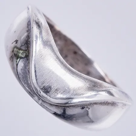Ring, stl ca 18, bredd ca 4-8mm, GFAB, silver 925/1000  Vikt: 4,8 g