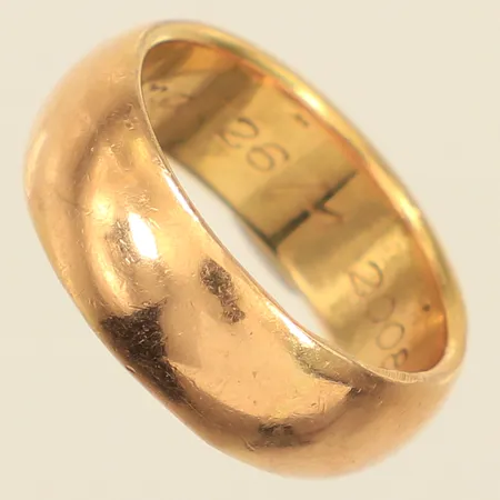 Ring, stl 17¼, bredd 6,9mm, gravyr, 18K  Vikt: 9,6 g