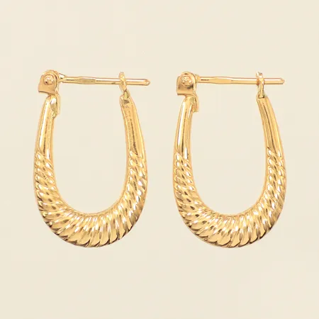 Ett par örhängen creoler, längd 20mm, bredd 13mm, 18K  Vikt: 2,1 g