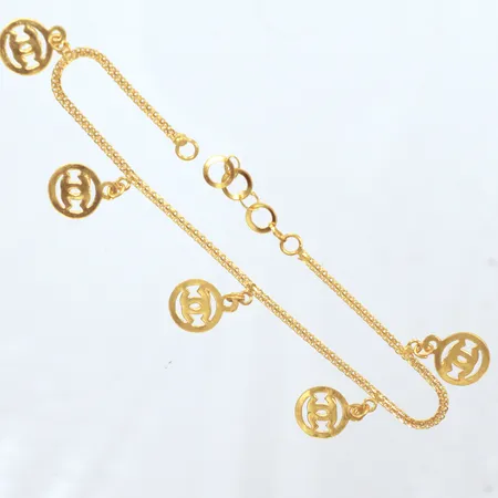 Armband, 5 berlocker Ø10,1mm, längd 20cm, saknar lås, 21K Vikt: 3,8 g