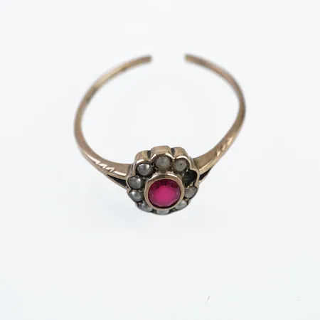 Ring, 14k, defekt Vikt: 1,3 g