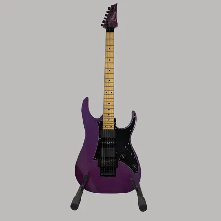 Elgitarr Ibanez, RG series, serienr:F336266, stötskador, färgskiftande lila/blå vinyl, svajarm saknas.  Skickas med Bussgods eller PostNord